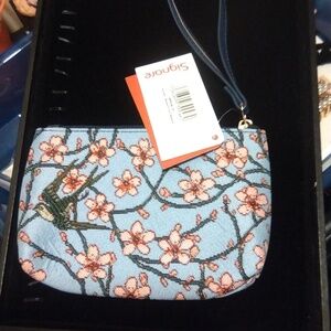 Signare tapestry design wristlet